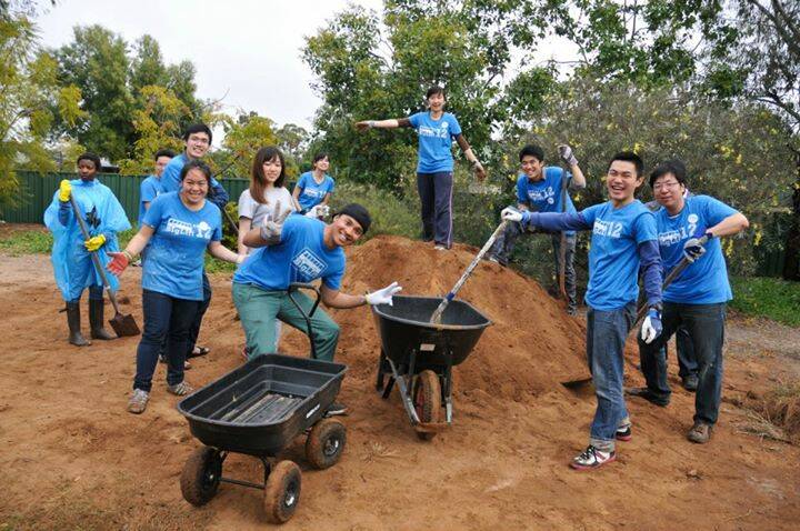 BRINGING IT FORWARD: University of Technology Sydney students volunteering in country towns.