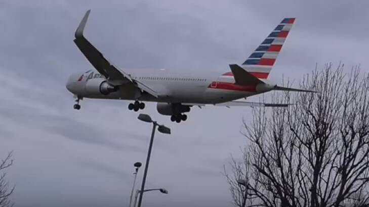 American Airlines flight 199 makes an emergency landing at Heathrow Airport, captured on video by YouTube user bensflights. Photo: YouTube / bensflights