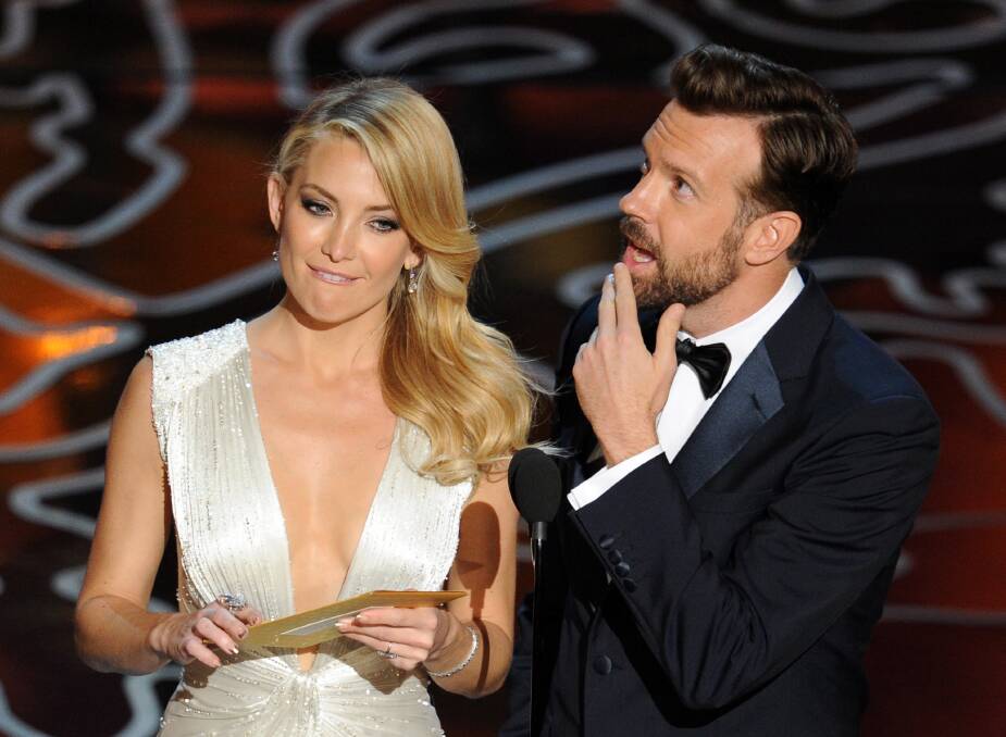 Actors Kate Hudson and Jason Sudeikis speak onstage during the Oscars at the Dolby Theatre on March 2, 2014 in Hollywood Photo: GETTY IMAGES
