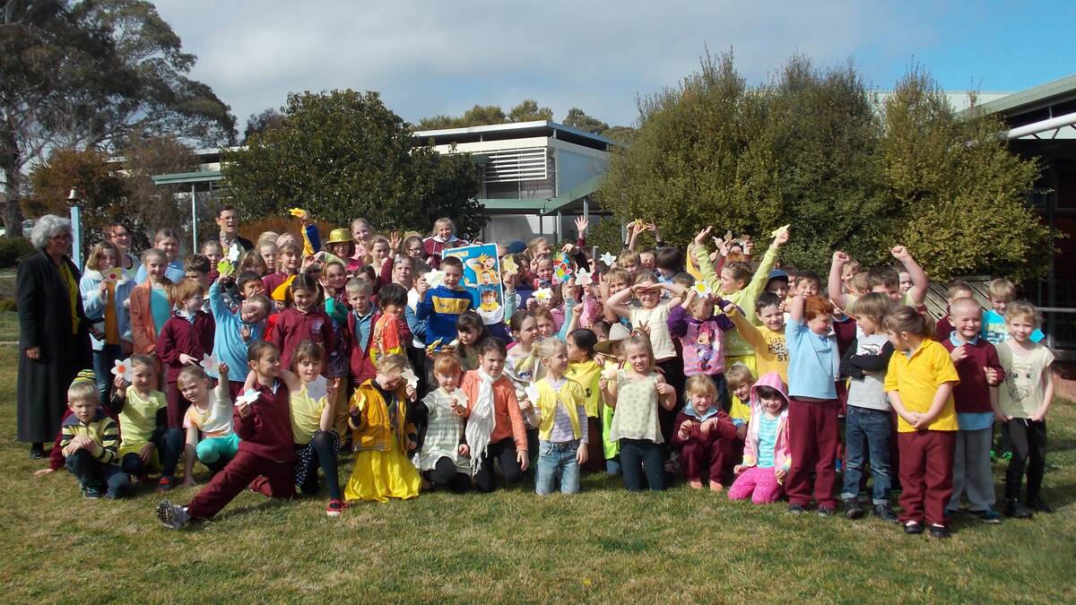 Above: Bombala Primary School students wore 
yellow to show their support for the national 
cancer awareness day.