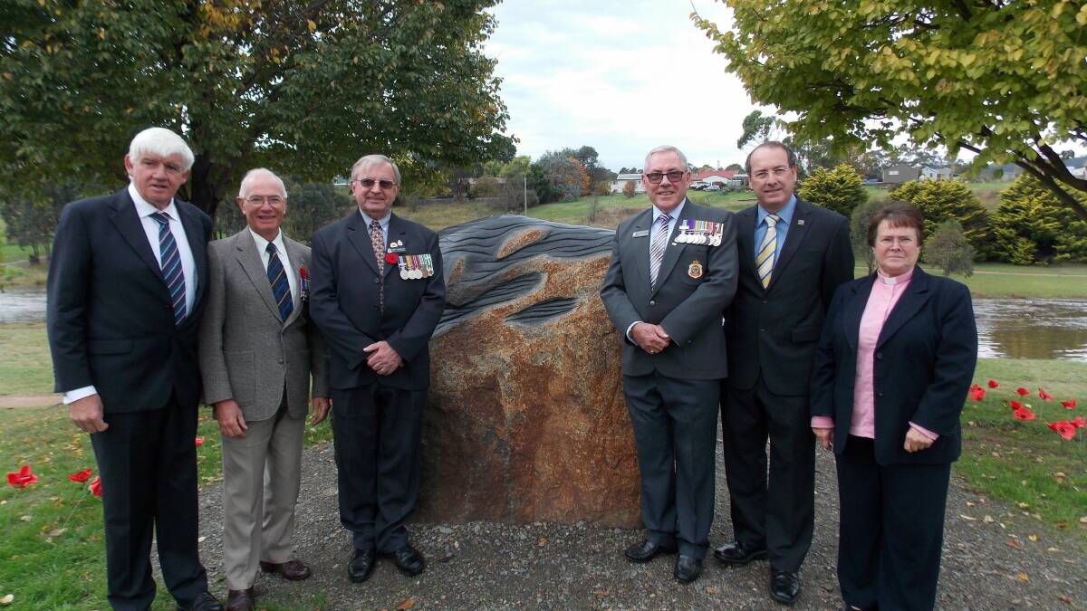 Mayor Bob Stewart with Rob Letts of the RSL Sub-Branch, Tony Toussaint of the RSL State Branch, Warren Thompson of the District Council of the RSL, MP Peter Hendy and Rev Judy Holdsworth at the dedication. 