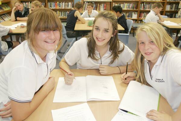 Jade Crouch of Year 10 helps year 7’s Cheyenne Medcraft and Leeanna Haley-Perkins with a little literacy work.