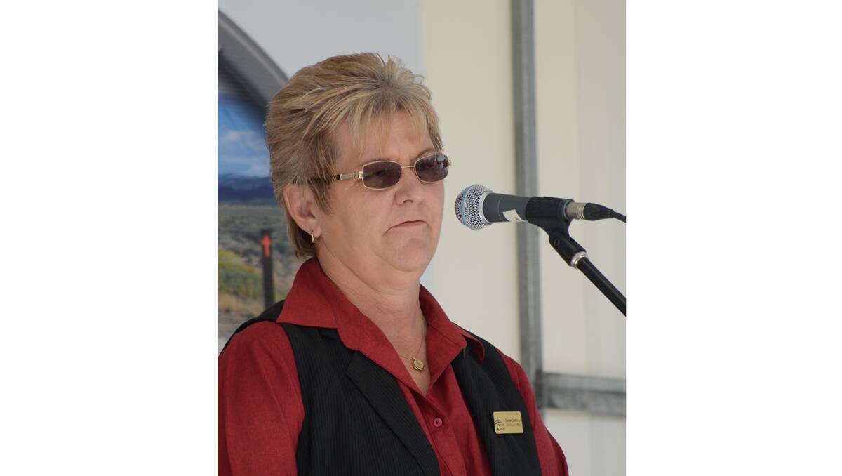 Trans Help's Dianne Carroll speaks to the families, friends and drivers who attended the truck drivers memorial at Murray Bridge.