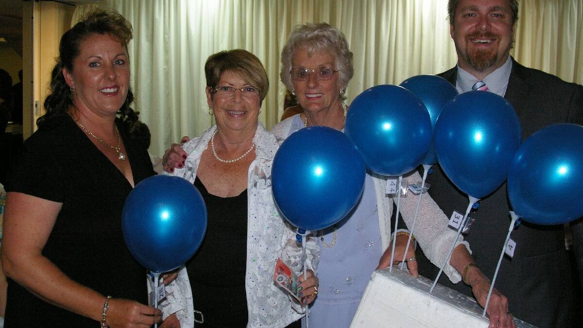ULLADULLA: Melissa Shea (left) and kidney transplant recipient Narelle Turnbull   buyfundraising balloons from Milton Ulladulla Hospital Auxiliary member Margaret   Austin and deputy director of nursing Stuart Elmes during the dialysis gala   dinner that raised close to $40,000 for a renal dialysis unit at Milton   Hospital.