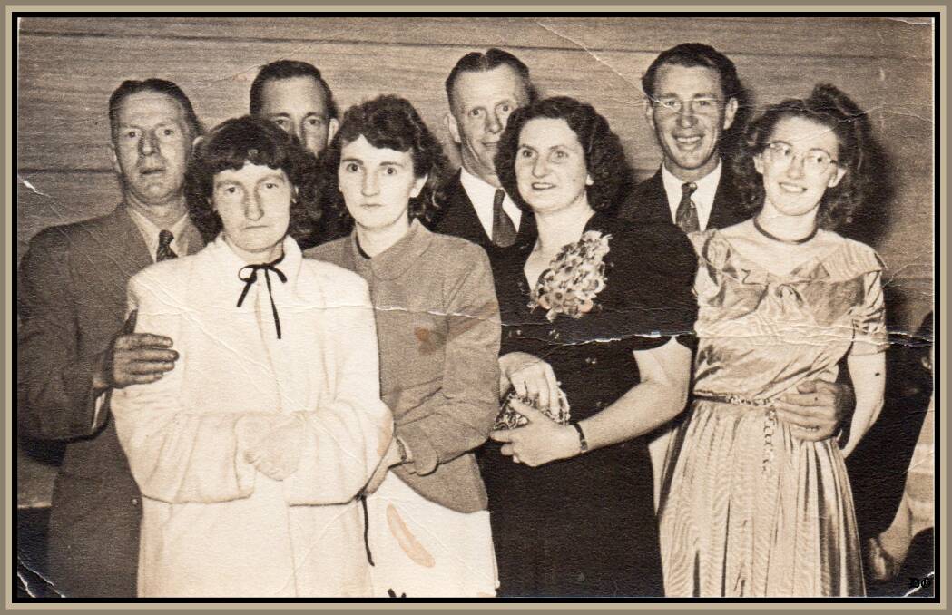 GOLDEN OLDIE: Who are the people in this photo? And what was the occasion does anyone know?