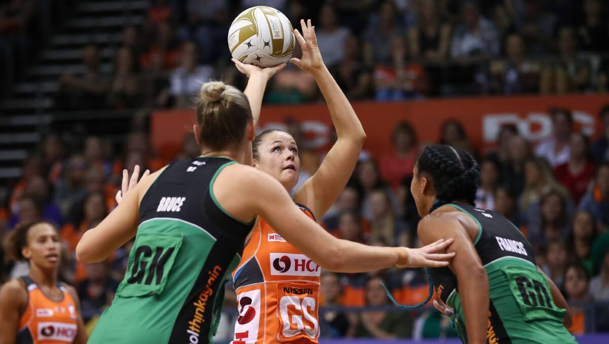 DETERMINED: Susan Pettitt shoots during Saturday's Super Netball major semi-final against the West Coast Fever in Sydney. Picture: Brendon Thorne