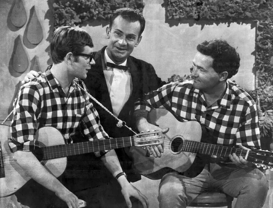 According to Peter West, who played with The Settlers, O’Boyle (far right) wrote an amazing 122 songs.