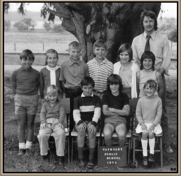 Last weeks Golden Oldie taken at Cathcart Public School taken in 1974. We know who they are.