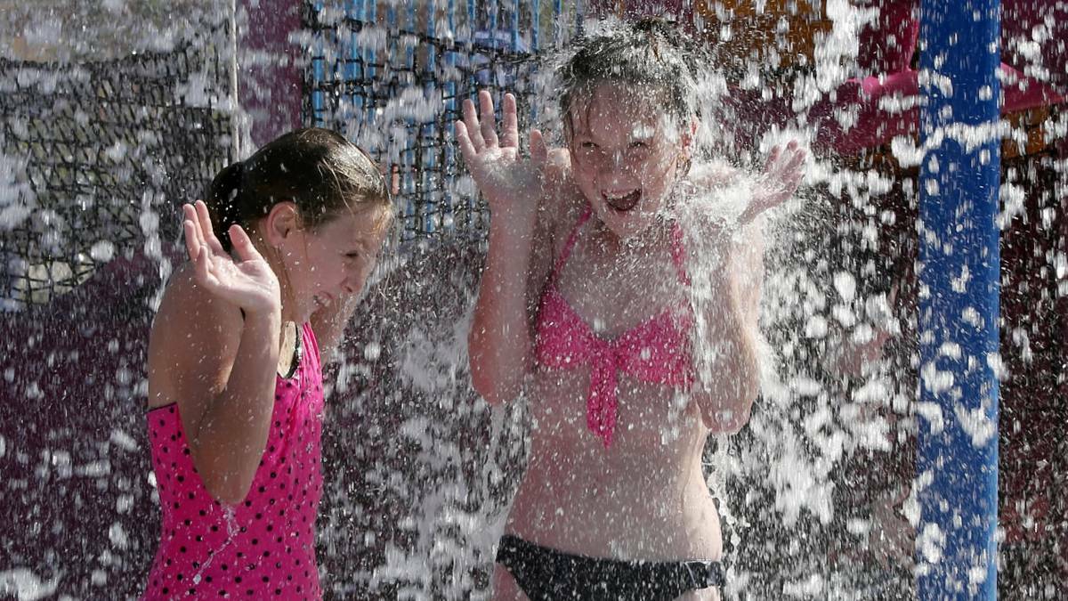 Chloe Russell, 9, and her sister, Amber, 11, of Wodonga, cool off at WAVES swimming pool. Picture: Peter Merkesteyn  