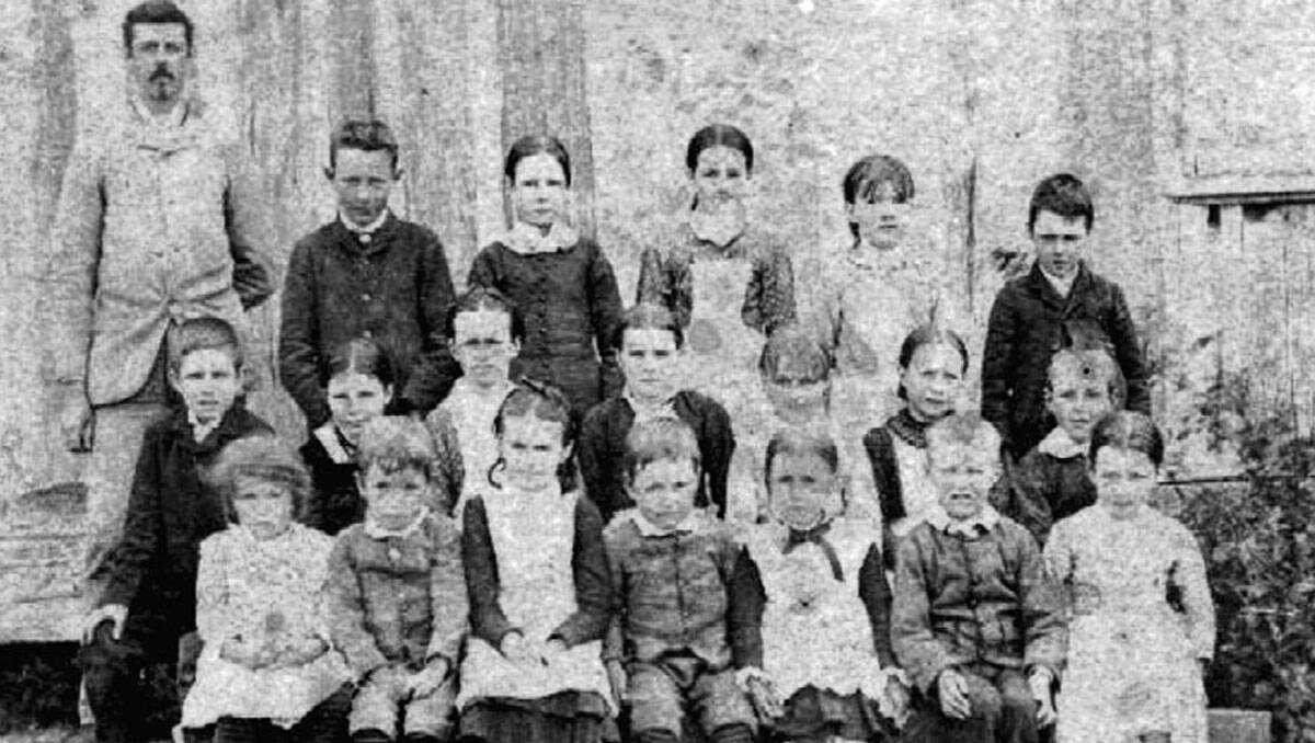 A very early class photo. 