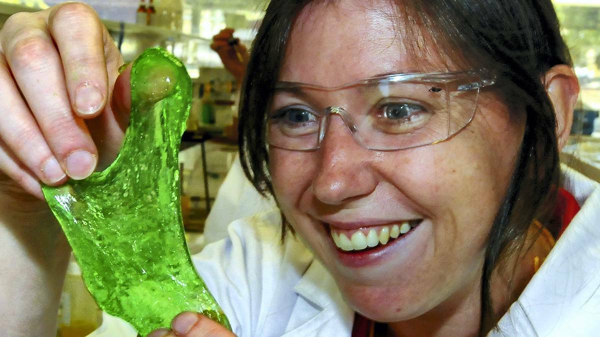 PhD student Adel Wilson shows students from Northern Tasmania how easy it is to make green slime. Pic: NEIL RICHARDSON, The Examiner.
