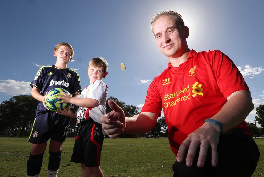 Jordan and Harrison Meredith watch dad Brad practise a coin toss at Lavington. Picture: JOHN RUSSELL, The Border Mail.